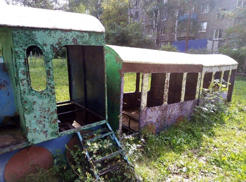 Аттракционы прошлого века: в одном из орловских дворов остановилось время