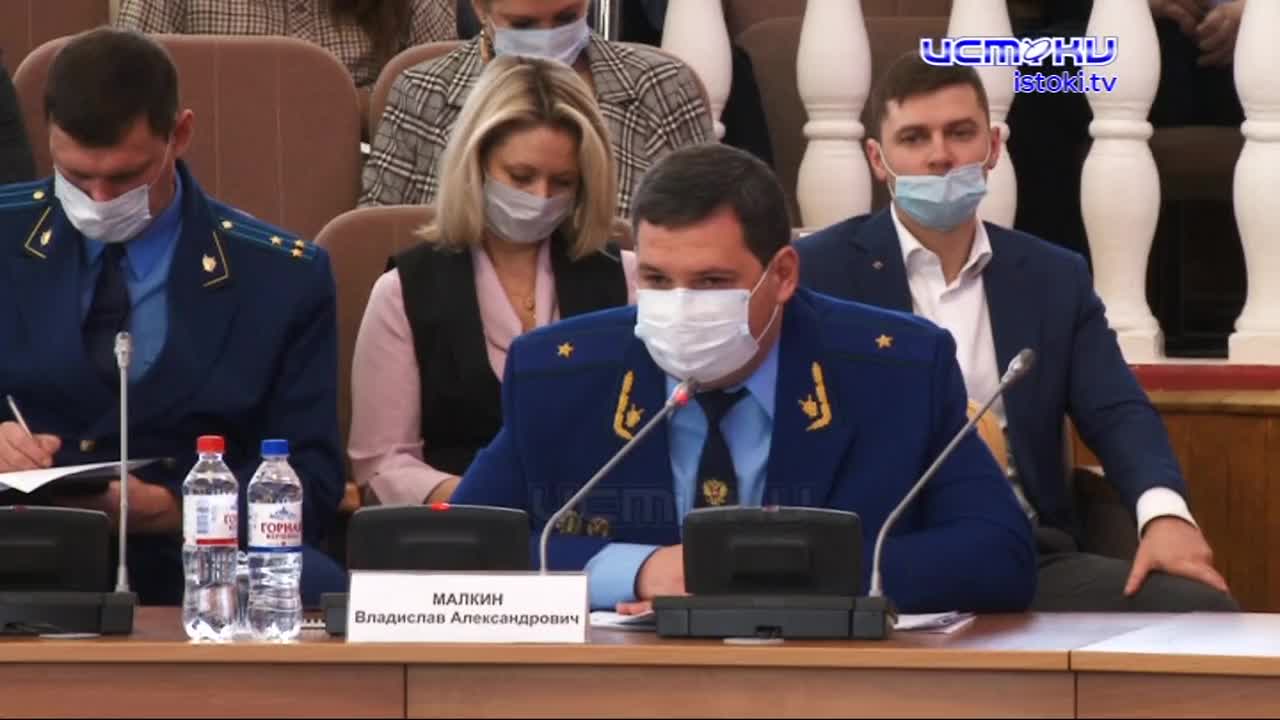 Областные парламентарии спешат встречать Новый год. С очередной сессией расправились всего за три часа. Какие решения оставили на грядущие месяцы?