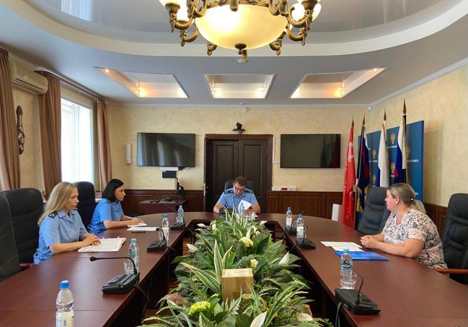 В фокусе - защита прав несовершеннолетних: прокурор Орловской области провел прием граждан