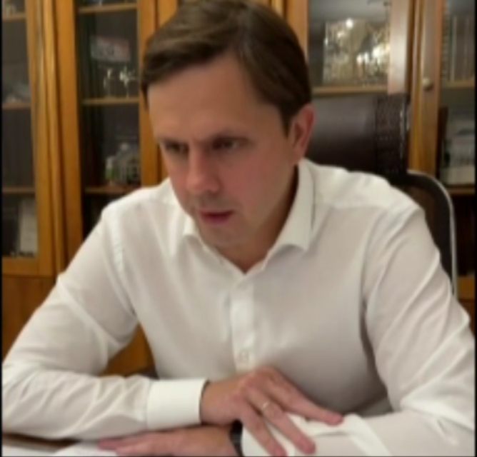 Традиционно встретили начало недели в компании главы региона. В онлайн-режиме обсудили отопление, выборы и даже режим сна