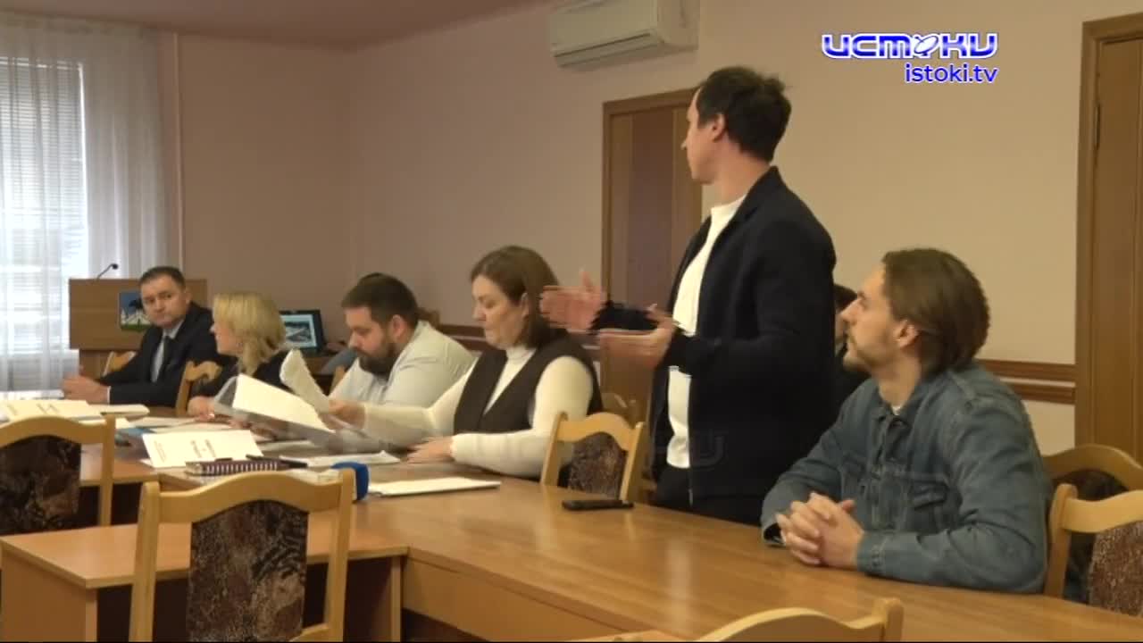 Приедут туристы и, видимо, сразу на скейты и в парк