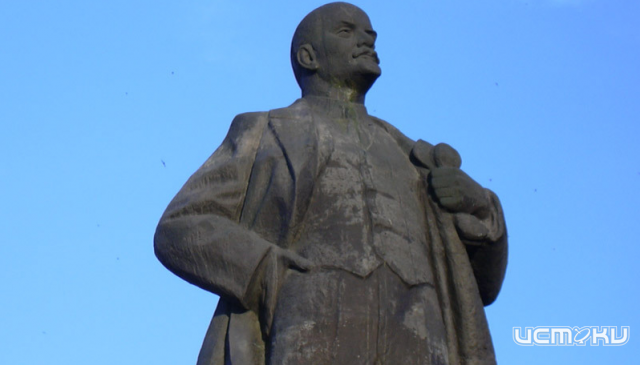 Более полутора тысяч жителей Болхова просят сохранить памятник В.И. Ленину на площади