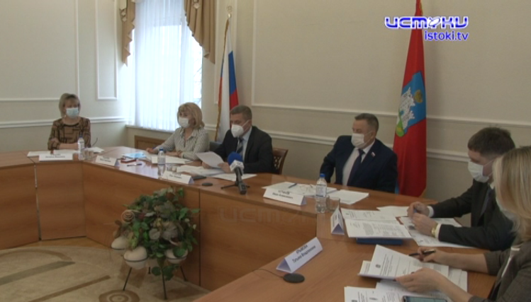 19 законов и три обращения в Госдуму. Депутаты облсовета вновь взялись за вопросы образования, спорта и культуры. Собственные итоги - 2021 подвели на профильном комитете