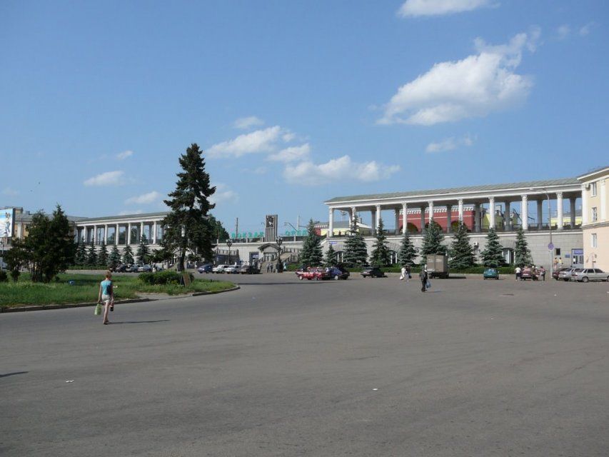 Сегодня у железнодорожного вокзала запретили стоянку