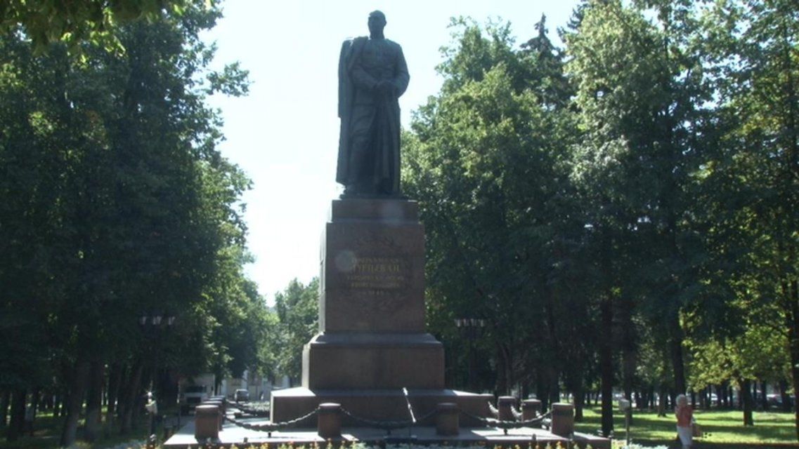 Закрыл командующего армией своим телом: в Орле почтили память Гуртьева