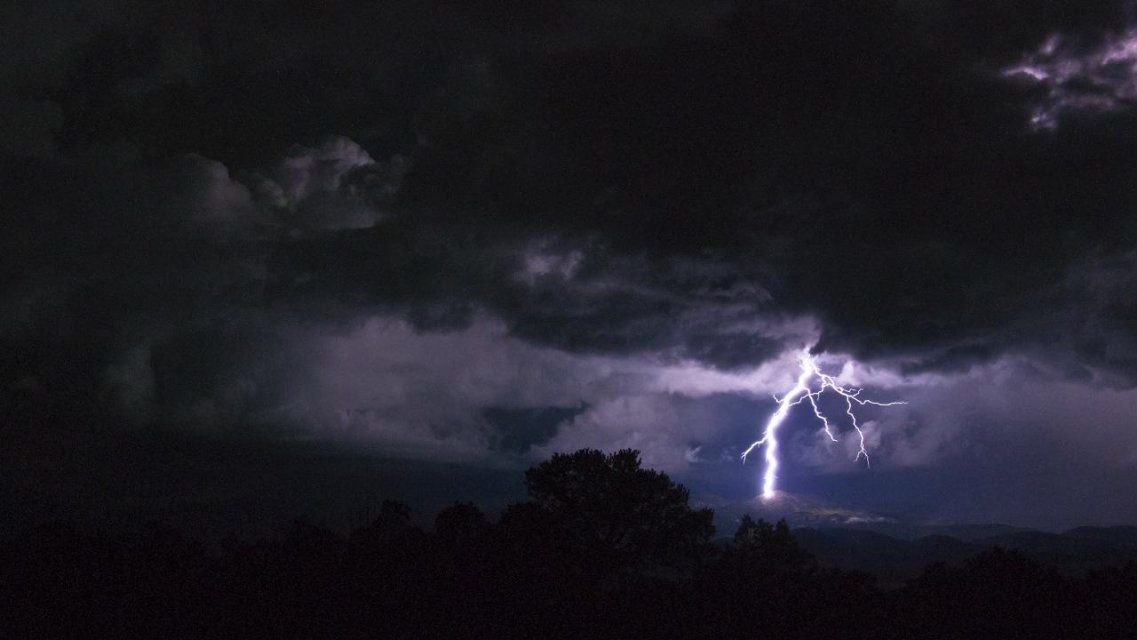 Грозы и сильный ветер могут испортить выходные орловчан