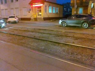 За чей счет асфальтируют трамвайные пути на площади Мира?