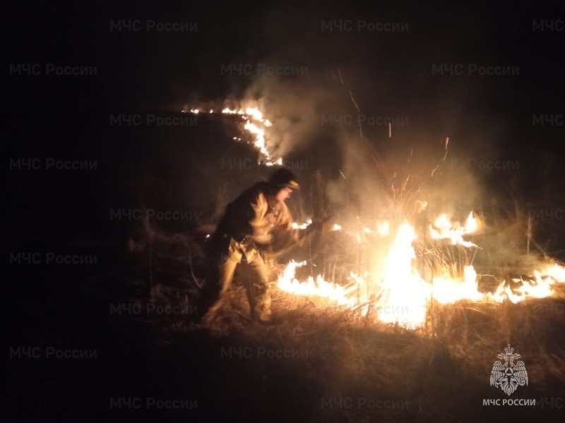 За прошедшие сутки орловские спасатели ликвидировали 17 возгораний