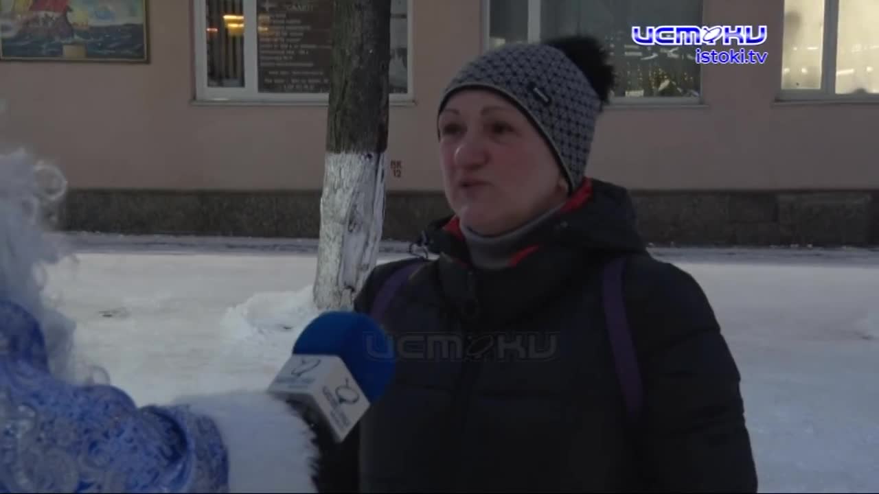 Орёл нарядился к Новому году — любуйтесь красивыми кадрами из разных уголков города и узнайте, какие пожелания дарят друг другу его жители!