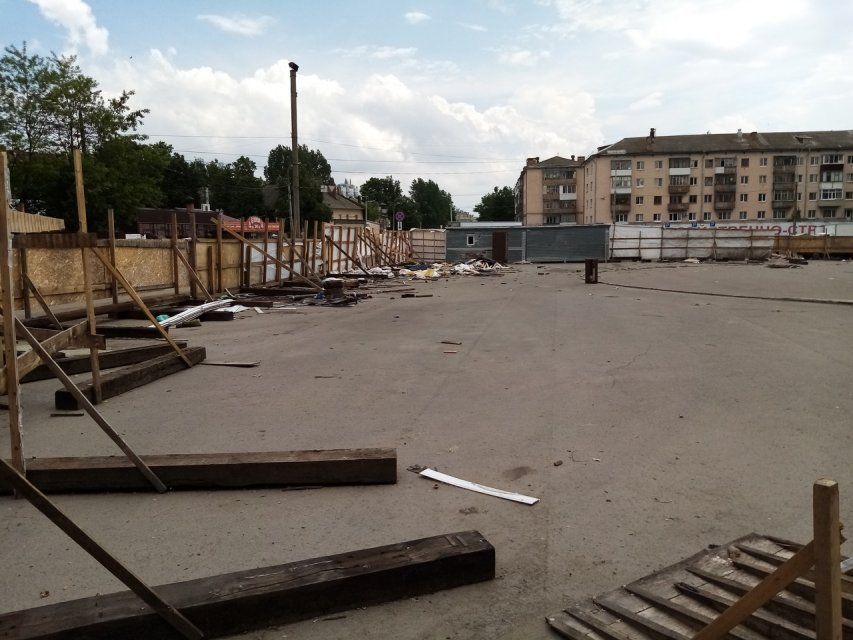 Орловчане жалуются на мусор, оставшийся на площади Жукова после «Триумфа»