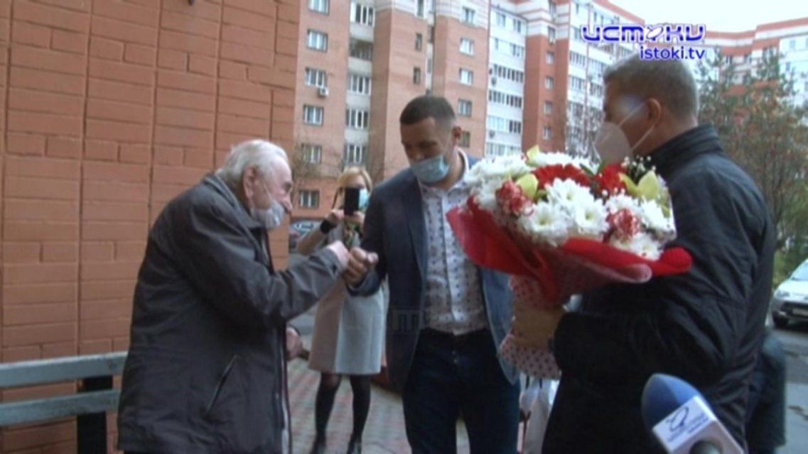 Сражался за Сахалин: орловский ветеран принимал гостей с другого конца страны