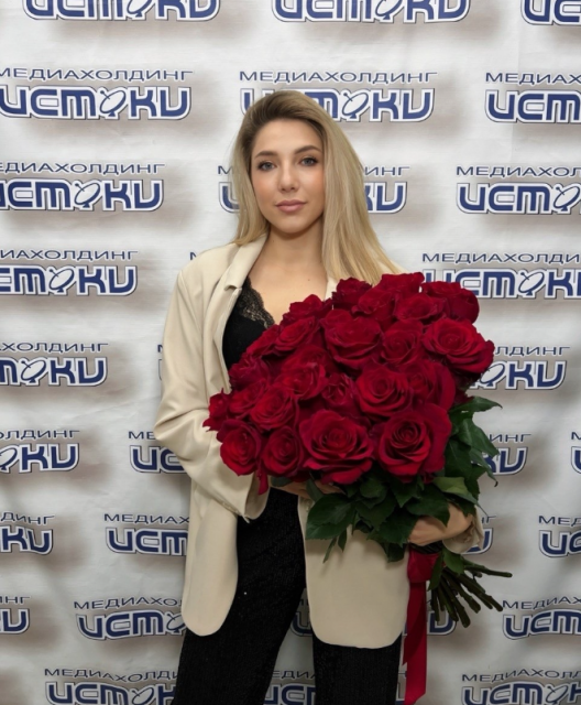 Дочь сотрудницы медиахолдинга ИСТОКИ ведущей Натальи Тычинской Анастасия теперь ведет новости на Первом канале
