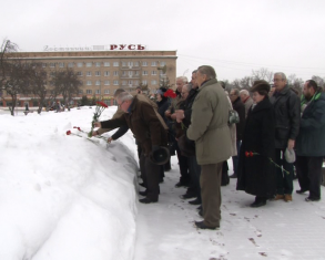Орловские коммунисты возложили цветы у памятника вождю социалистической революции