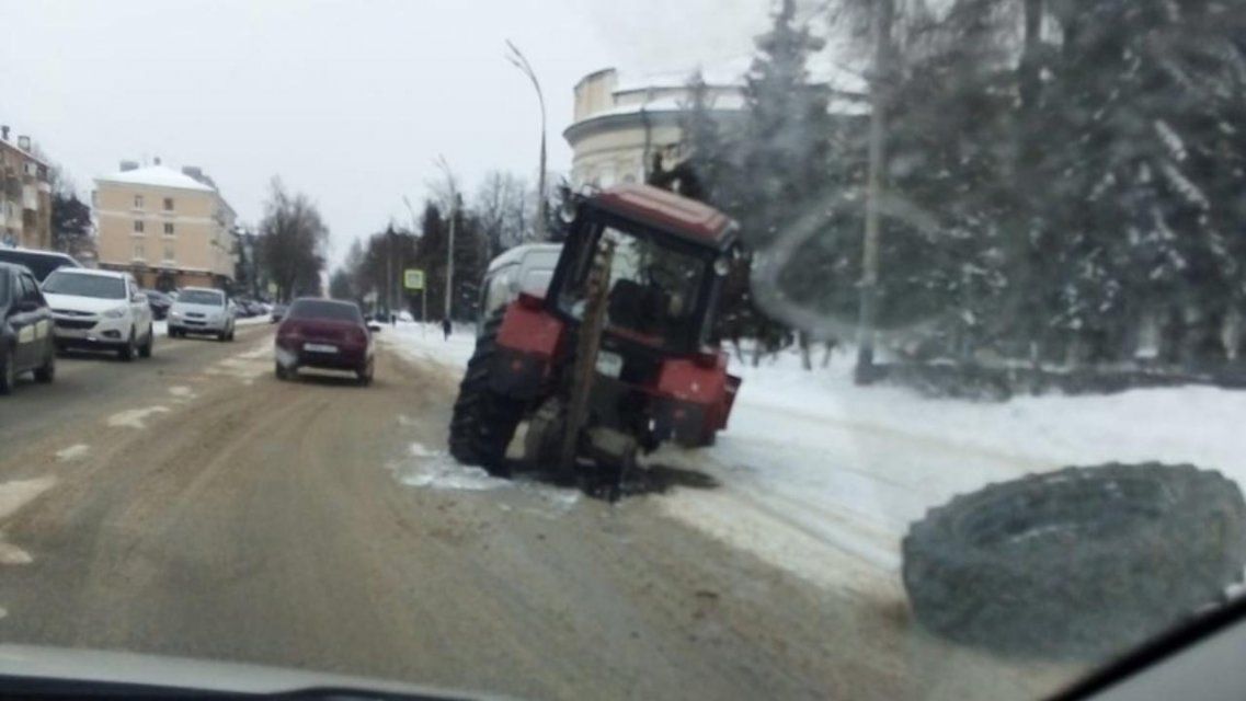 ФОТОФАКТ: техника в Орле не выдерживает нагрузок во время уборки снега 