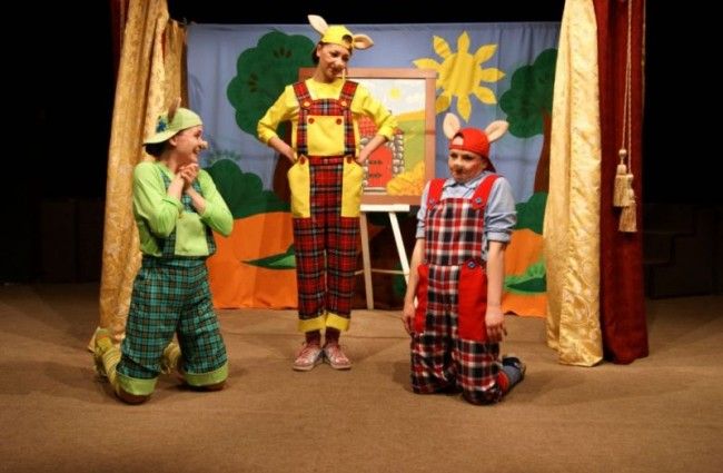 Юных орловчан познакомят с тремя поросятами