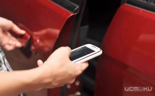 Из машины жителя Ливенского района похитили телефон