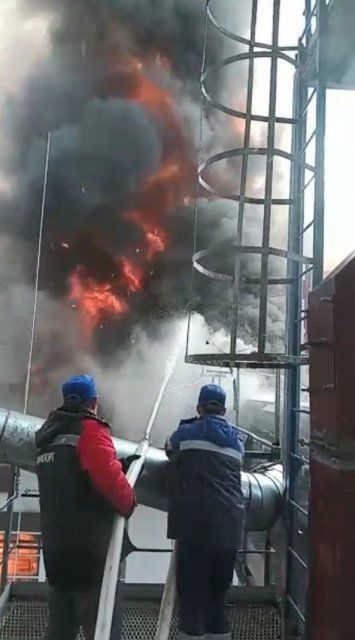 В Орловском крае горит маслозавод