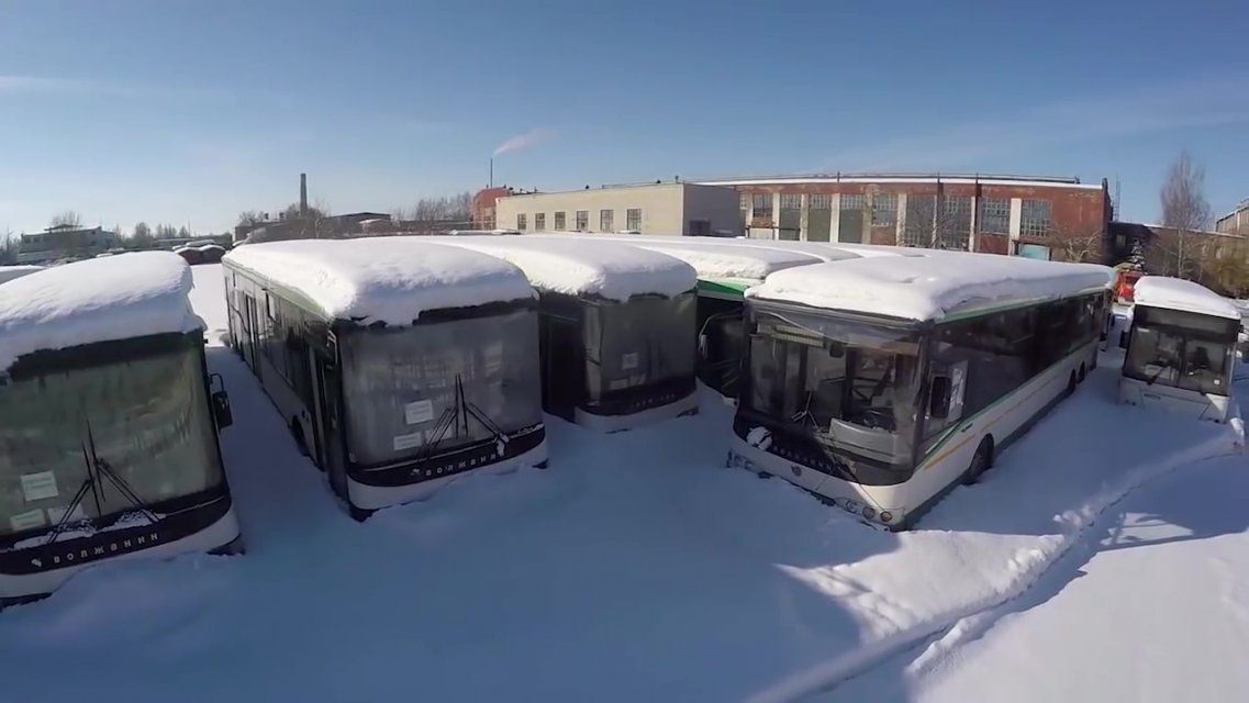 Зависли в воздухе: орловчане недоумевают, зачем привезли столичные автобусы