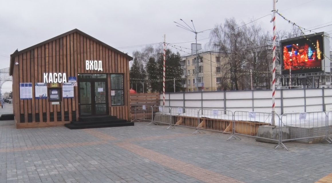 Каток на площади Ленина вновь заработал
