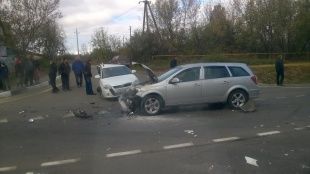 В Орловском районе фура врезалась в легковушку. Погибла женщина