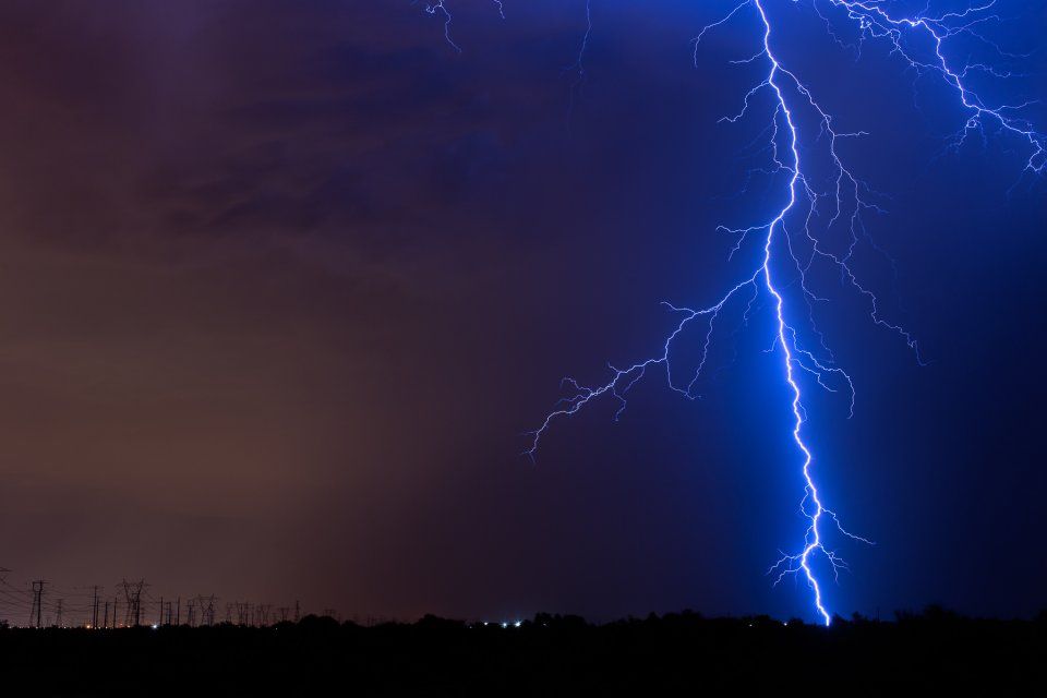 На смену солнцу — грозы и ветер: метеопредупреждение объявлено на Орловщине