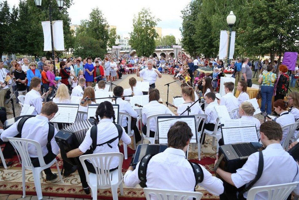 Возле Александровского моста орловчане услышат песни о любви и семье