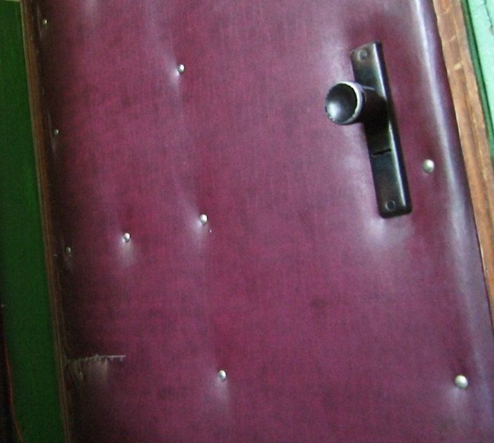 Орловчанка, подозреваемая в избиении сына, лишилась родителей в три года