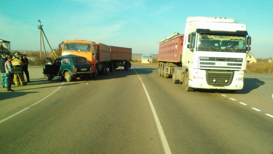 Роковое столкновение «Нивы» и КамАЗа на дороге Орел — Ливны унесло жизнь двух человек