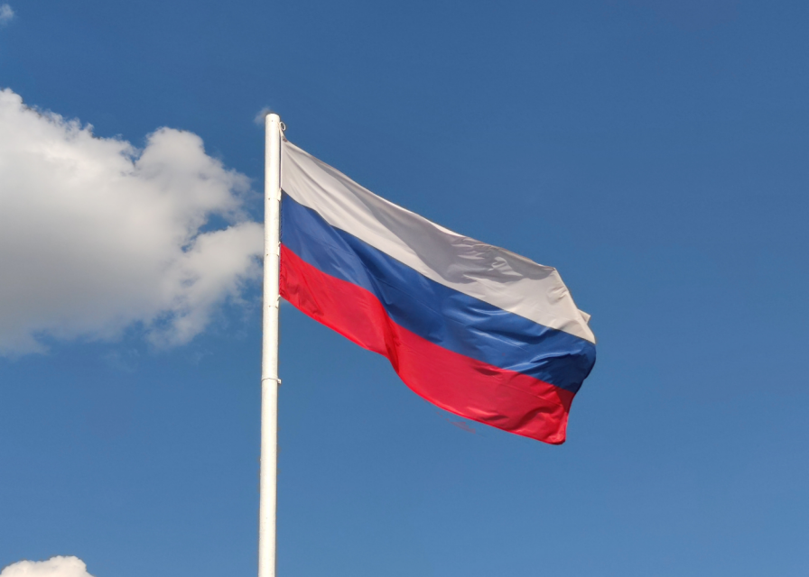 К майским праздникам Орёл украсили 600 триколоров