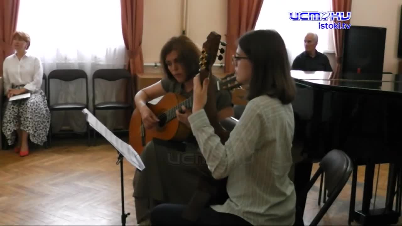 Собрали полный зал. В музыкальной школе имени Калинникова выступили юные вокалисты и опытные гитаристы. Собрал их фестиваль детского творчества «Орлов...