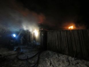 В Дмитровске огонь уничтожил дом