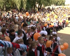 Школа №6 в день начала нового учебного года приняла 90 первоклассников 