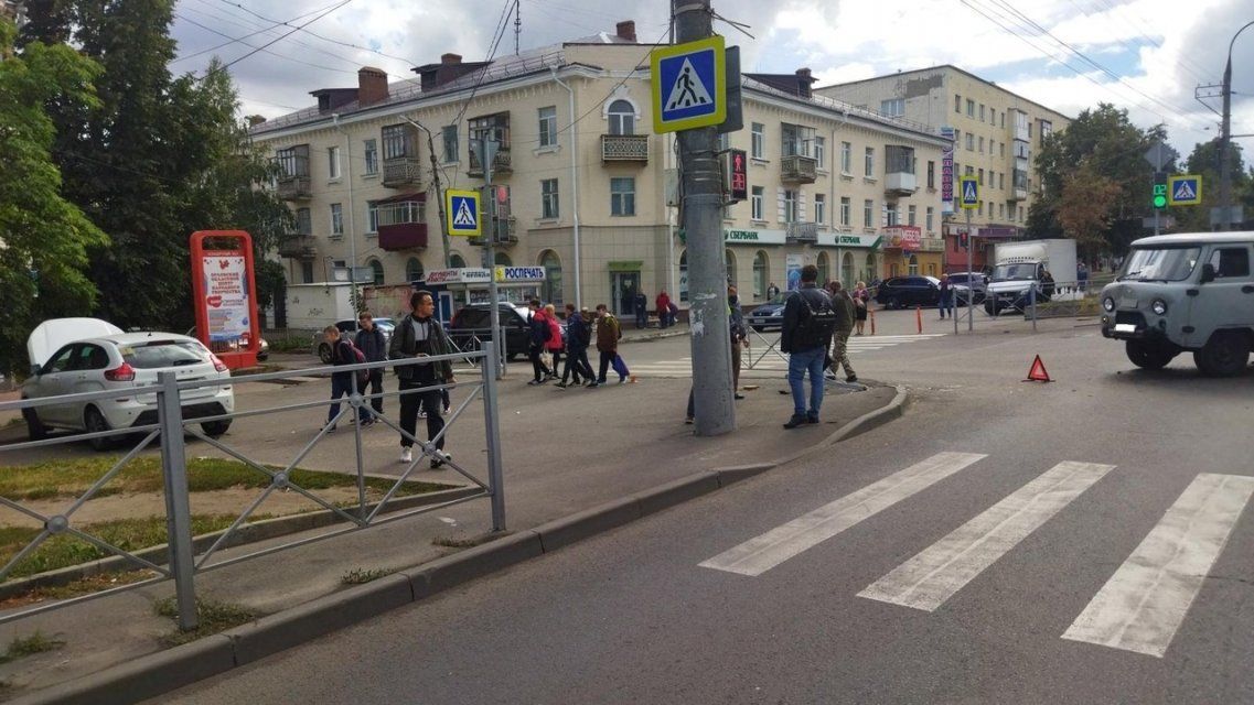 На Комсомольской не разъехались два отечественных авто. Пострадала женщина