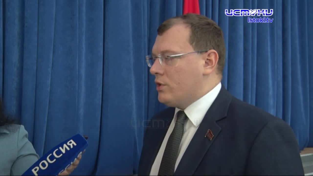 Не стандартное предложение. На очередной сессии областного совета один из депутатов предложил бездомных собак отправлять в зону СВО. Его коллега из Го...