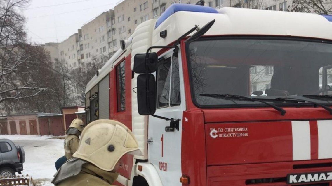 После пожара жильцы орловской пятиэтажки сидят без света более суток 