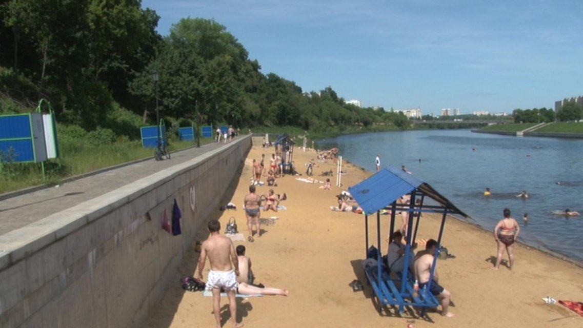 В День России на горпляже Орла едва не погибли подросток и 18-летняя девушка