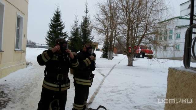 В Нарышкино спасатели потушили условный пожар в школе