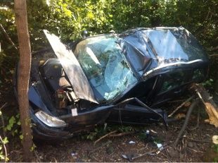 Автомобиль переехал лежащую на трассе девушку