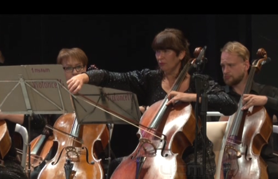 Орловский симфонический оркестр и актеры театра "Свободное пространство" представили программу "Музыка советского кино"