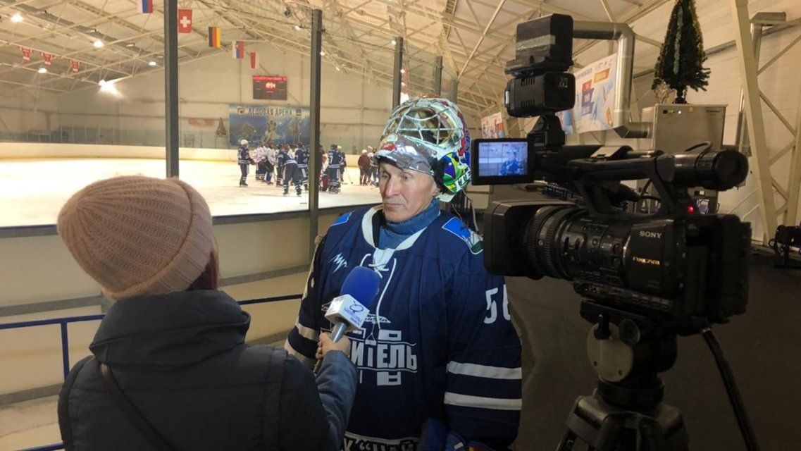 В Орле вновь собрались на льду любители погонять шайбу