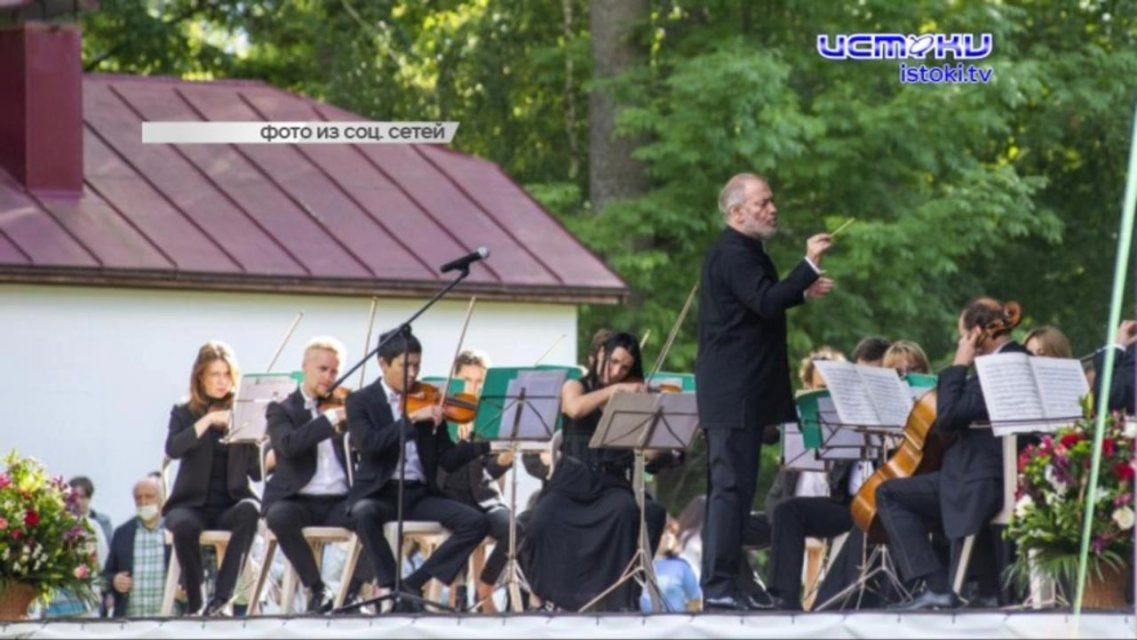 Орловские дайверы подняли со дна Ладожского озера молоко, а в Спасском сыграл оркестр Мариинки