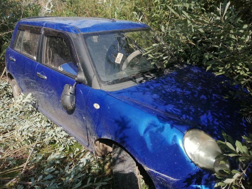 На Орловщине легковой автомобиль улетел с трассы в кювет. Пострадала водитель