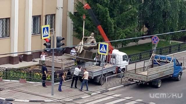 Орел временно лишился памятника Дзержинскому