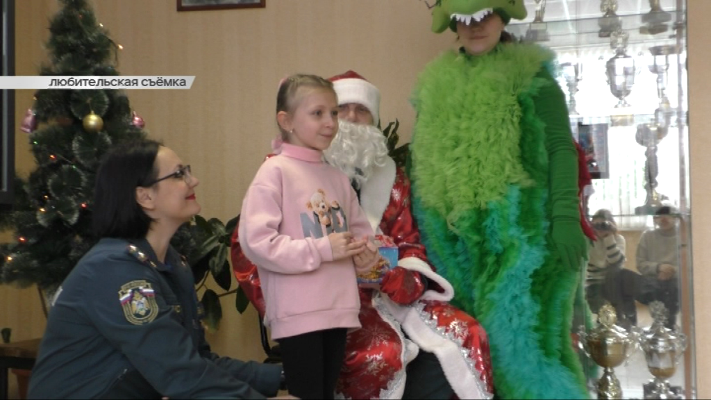 Орловские спасатели перед наступающим Новым годом подарили детишкам настоящее чудо 