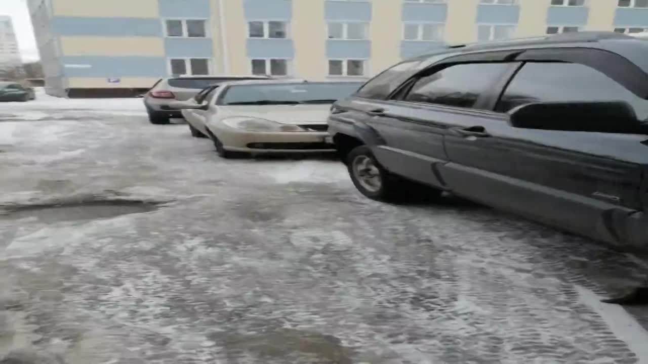 Жители Орла в один голос твердят, что улицы города "захватили" ямы