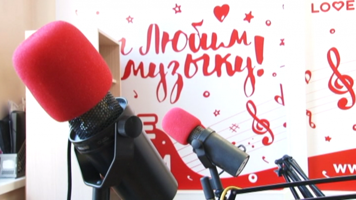 8 Марта – это цветы и конфеты: Love Radio Орёл дополнило этот набор приятными сюрпризами