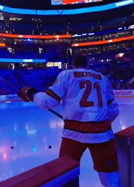 Орловчанин Никишин дебютировал в НХЛ против Овечкина