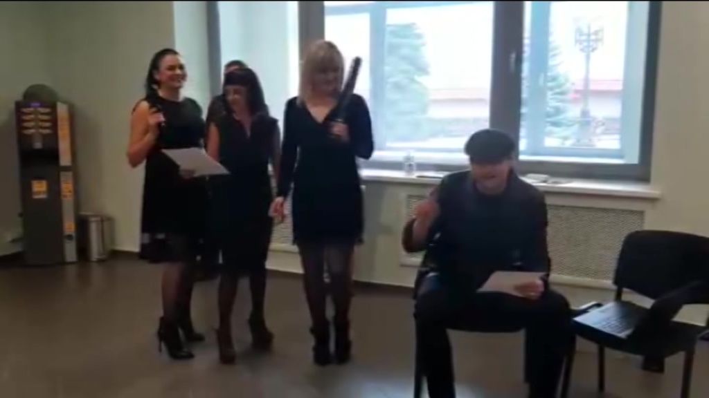 Пистолет, бита и феня: в Сети появилось видео послания «Зеленой рощи» перевозчику