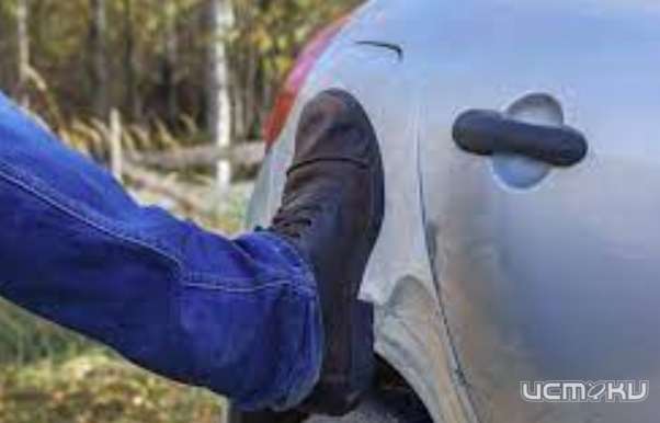 Орловчанин может лишиться свободы за пинок по чужой иномарке