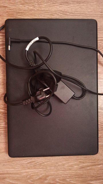 Орловчанин оставил ноутбук заряжаться в магазине и лишился его